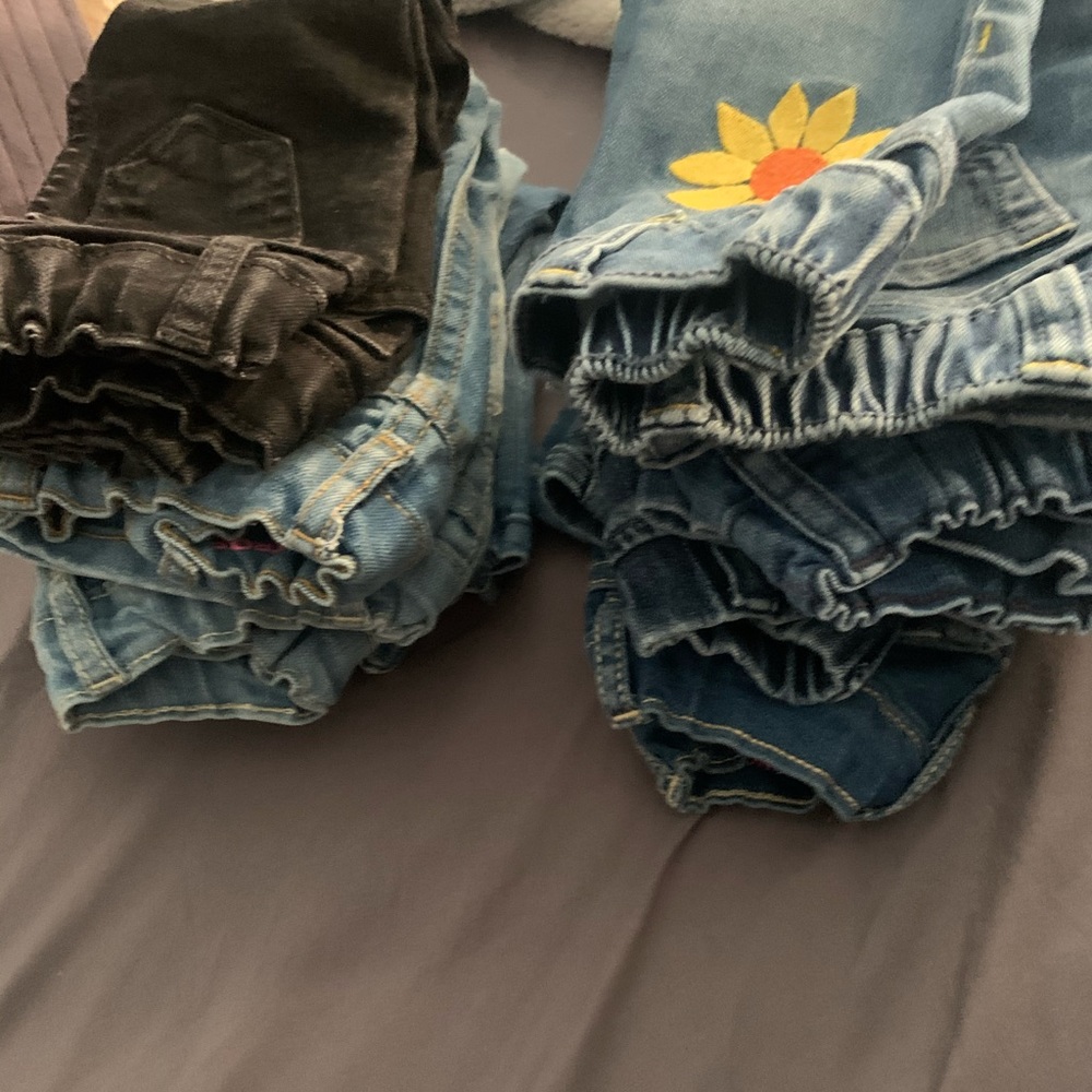 8 pairs of kids jeans. Good condition.